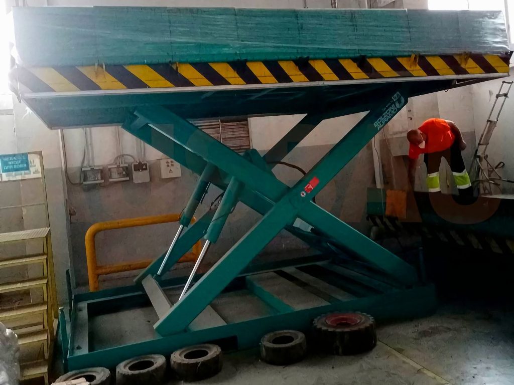 Scissor lift