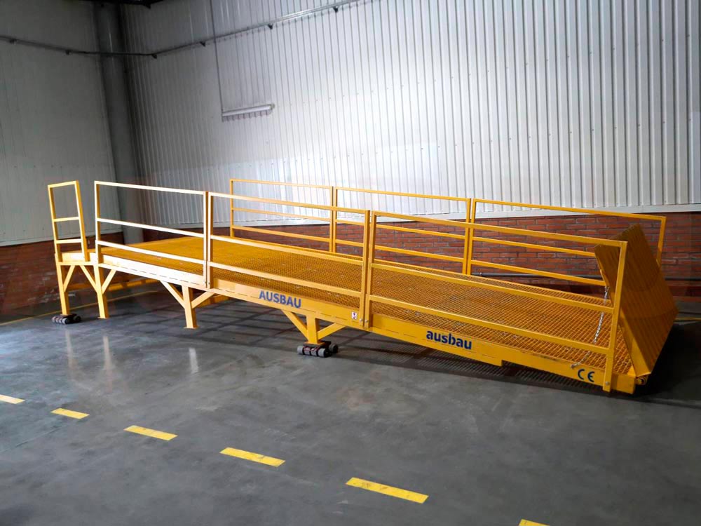 Stationary loading dock ramps