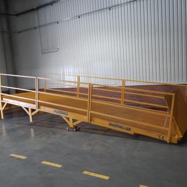 Fixed loading ramp with additional options for our regular customers