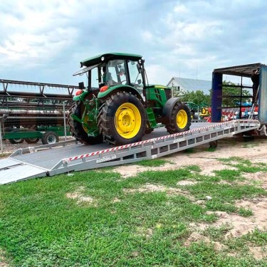 Custom mobile loading ramp for a Ukrainian company
