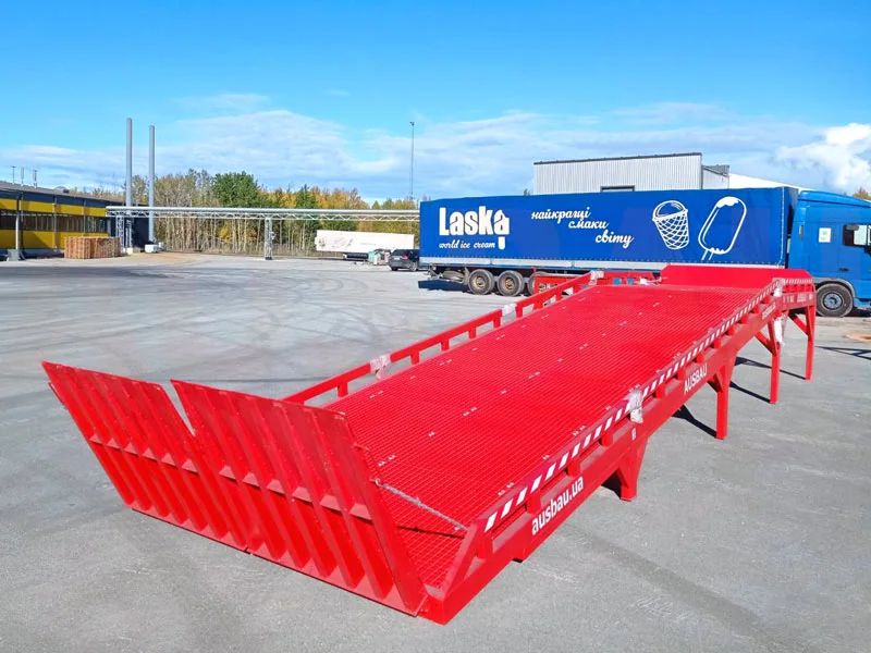Fixed loading dock ramps AUSBAU-STB (with horizontal boards)