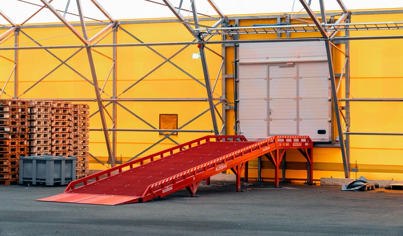 Uma rampa de carga para uma empresa de produção da Estónia